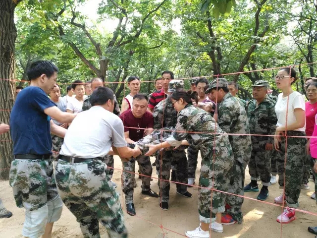 宿州三中教师团队开展户外拓展训练营